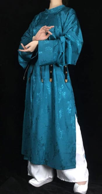 Tunic over pants worn by ancient Chinese